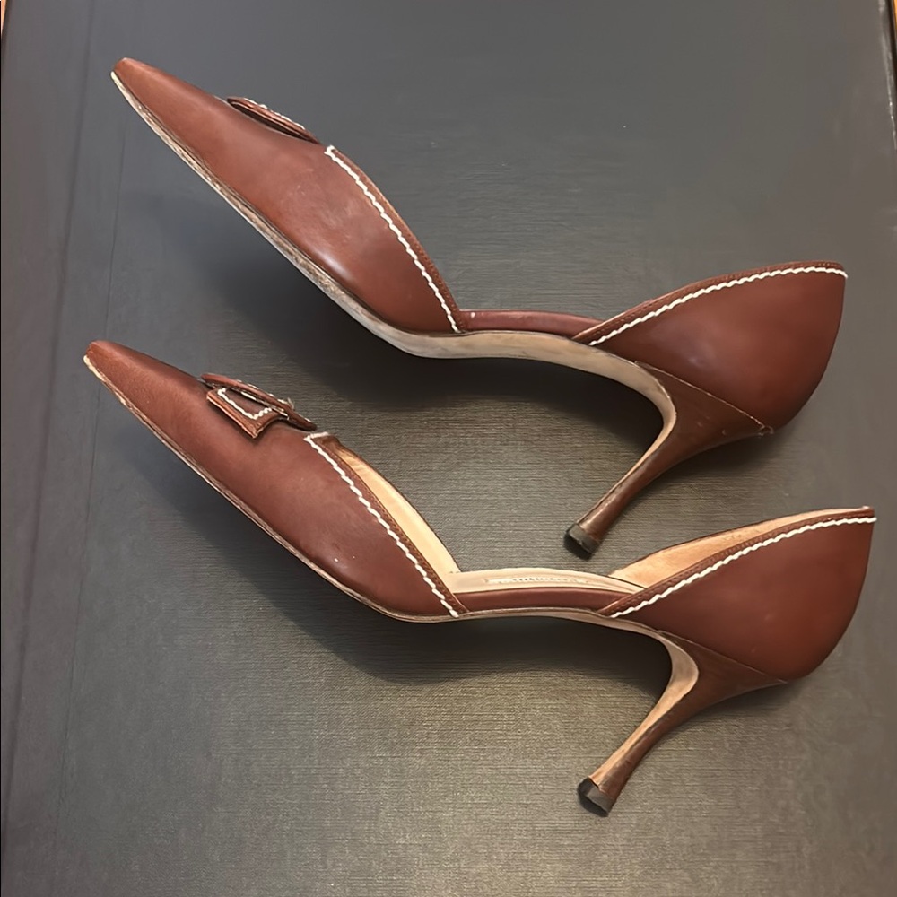 Manolo Blahnik Brown Leather Heels with Pointed Toe- Excellent Condition. - Picture 2 of 7